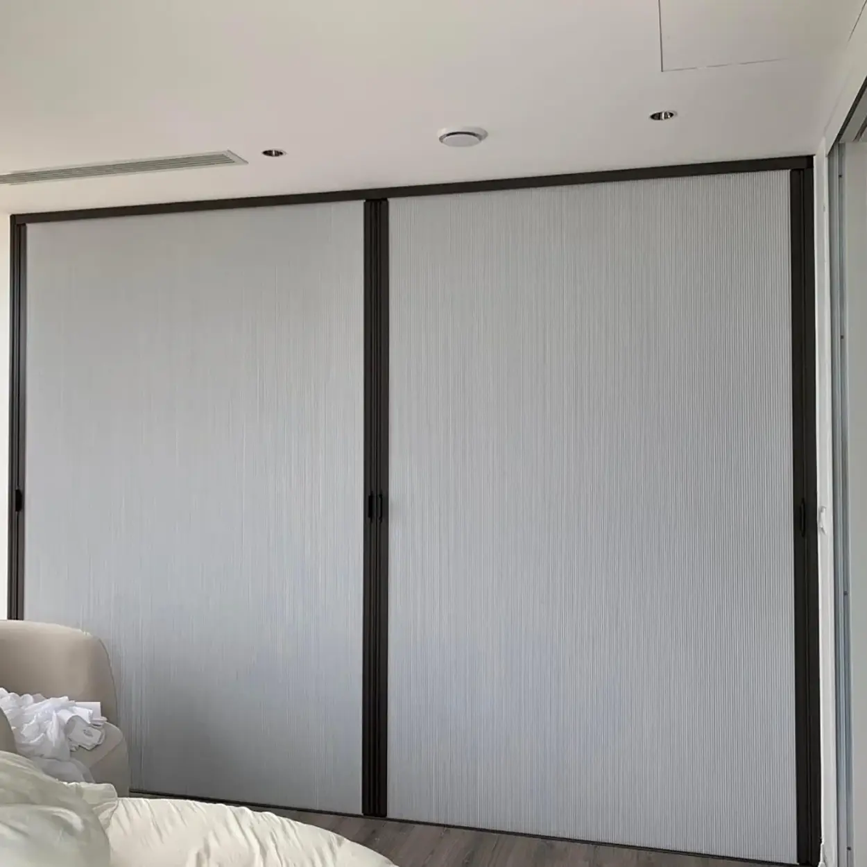 Karacasu bebek odası — honeycomb blackout, deliksiz montaj, tam karartma